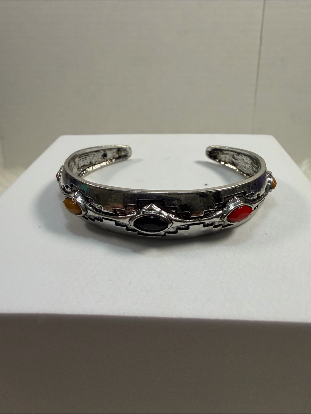 🩷5/$10🩷 paparazzi Silver Cuff Bracelet with Red, Black & Amber Stones
